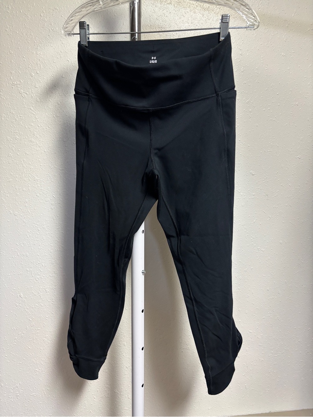 Under Armour Womens' Black Athletic Capri Leggings